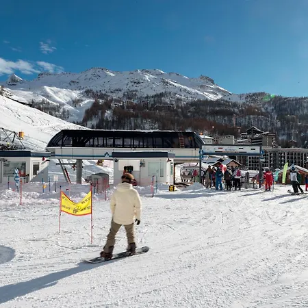 Hellochalet Trackside House - Ski-in Ski-out On The Cretaz Slopes * 브루일서비니아