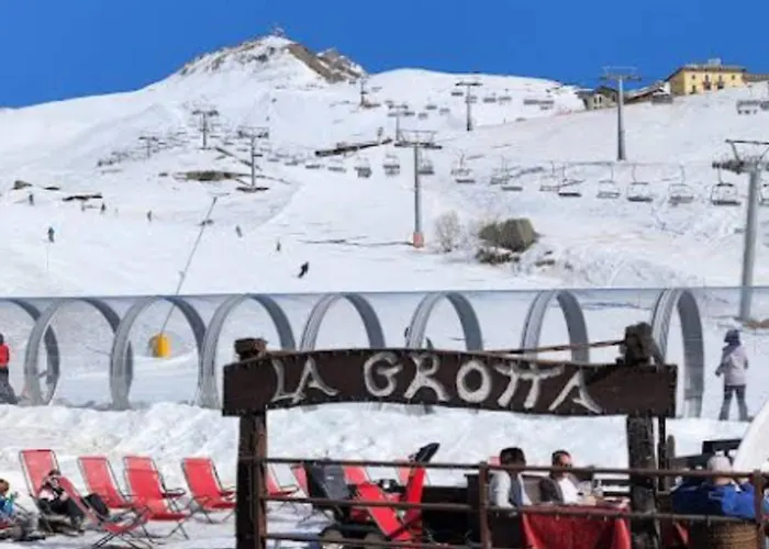 아파트 Hellochalet Trackside House - Ski-in Ski-out On The Cretaz Slopes 브루일서비니아