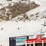 公寓 Hellochalet Trackside House - Ski-in Ski-out On The Cretaz Slopes *